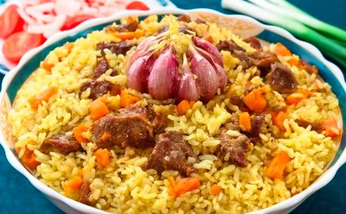 Beef pilaf recipe sa isang mabagal na kusinilya: mga simpleng sangkap at masarap na resulta!