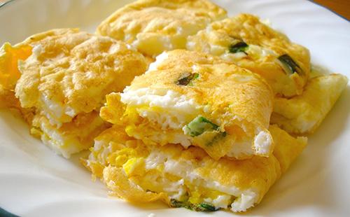 Mga recipe ng Omelette  na may mga gulay, gatas, itlog, mababang-calorie na pagkain para sa pagbaba ng timbang