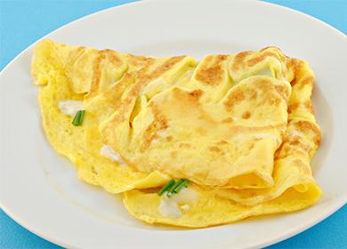 Omelet sa isang plato