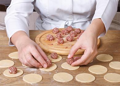 Dumplings choux pastry  kung paano gumawa ng isang klasikong malambot na masa para sa mga homemade dumplings na niluluto ng mainit na tubig