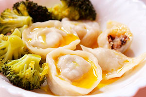 Dumplings na may repolyo at tinadtad na karne