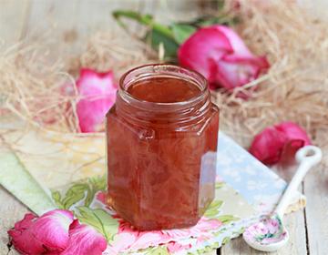 Jar ng rose petal jam