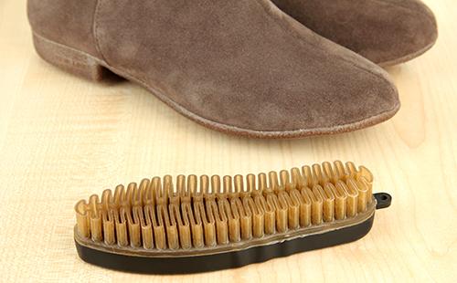 Brush para sa mamahaling sapatos