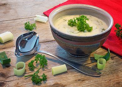 Paano gumawa ng isang creamy sauce para sa masigasig na pasta, mahangin na salmon at malambot na pagkaing-dagat