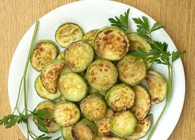 Mga Recipe ng pinirito na zucchini: kung paano magluto ng masarap na pampagana sa bawang, karne, sa batter, sa ilalim ng isang fur coat