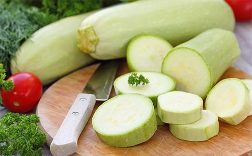 Mga hiwa ng zucchini