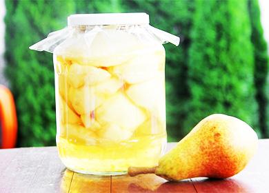 Pear compote sa isang garapon