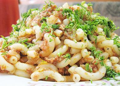 Navy pasta: Sobiyet na recipe, mga pagkakaiba-iba na may isda, tomato paste, sa oven at sa mabagal na kusinilya