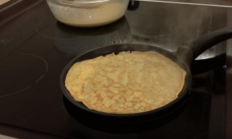 Ang pagluluto ng pancake ay hindi nangangailangan ng maraming oras.