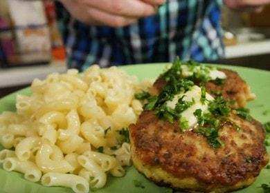 Nagluto kami ng makatas at malambot na mga cutlet ng pabo ayon sa recipe na may mga hakbang sa hakbang na larawan.