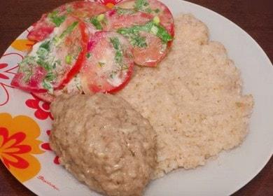 Masarap steamed cutlet - isang recipe para sa isang mabagal na kusinilya