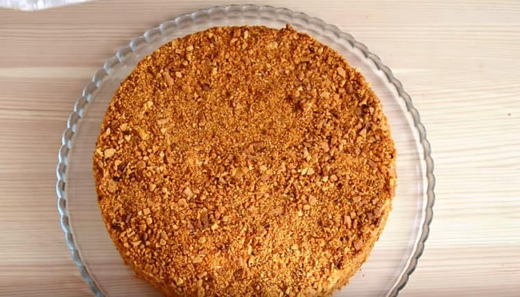 Subukan ang aming recipe gamit ang isang larawan at subukan ang hakbang-hakbang upang maghanda ng isang klasikong cake ng Honey.