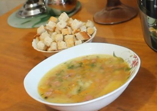 Masarap at kasiya-siyang sopas ng gisantes sa isang mabagal na kusinilya: isang recipe na may mga hakbang sa hakbang na mga larawan.