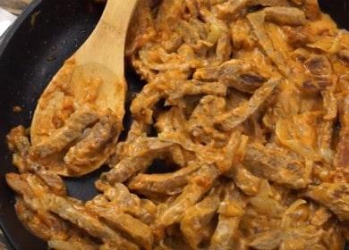 Pagluluto ng beef stroganoff: klasikong recipe na may mga hakbang sa hakbang na larawan.