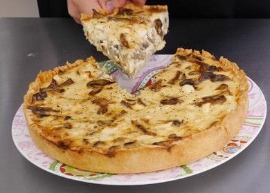 Naghahanda kami ng isang mabangong quiche na may manok at kabute ayon sa recipe na may mga hakbang sa hakbang na larawan.