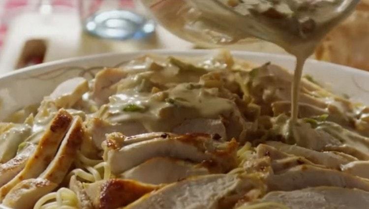 Kaya nagluto kami ng pasta ng manok sa isang creamy sauce.