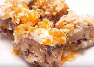 Задушен поллак в заквасена сметана с моркови и лук - вкусна и бюджетна рецепта