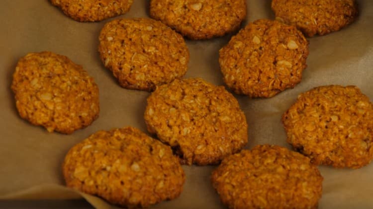 Tulad ng nakikita mo, ang mga naturang oatmeal cookies na walang mga itlog ay napaka-simple upang maghanda.