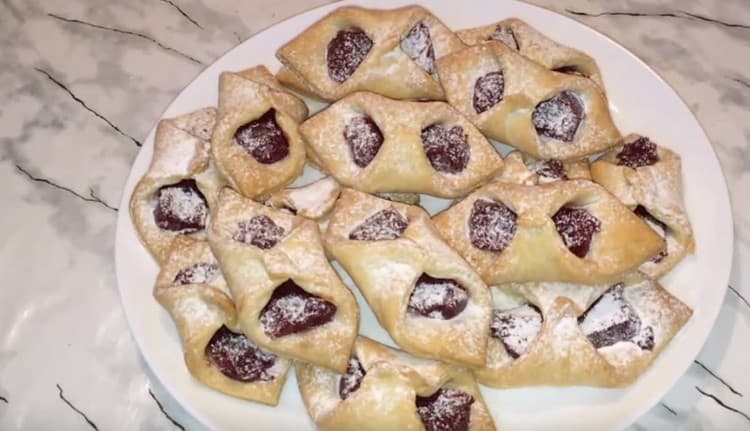 Handa na maghatid ng mga cookies na may jam ay maaaring maididagdag din sa may suka na asukal.