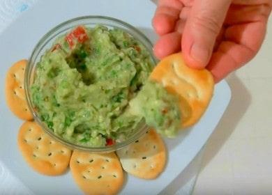 Ang klasikong recipe para sa sarsa ng guacamole na may abukado: lutuin nang may mga hakbang sa hakbang na larawan.