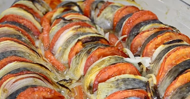 Ang recipe na ito para sa mackerel sa oven ay nagbibigay-daan sa iyo upang magluto hindi lamang masarap, kundi pati na rin isang magandang ulam.