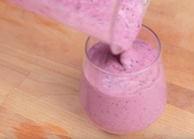 Masarap na berry smoothie - isang mahusay na pagpipilian ng agahan sa agahan