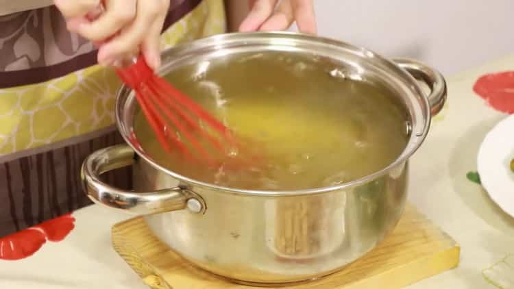 Upang makagawa ng fillet ng manok, maghanda ng gulaman