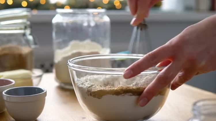 Upang gumawa ng cookies ng luya, ihanda ang mga sangkap