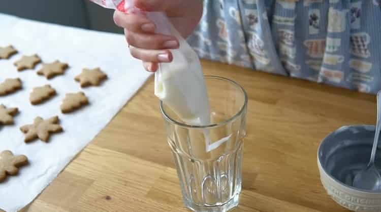 Upang maghanda ng cookies ng luya, ihanda ang mga sangkap