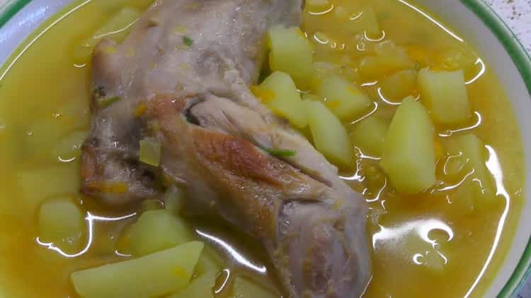 nilaga na kuneho na may patatas ay handa na