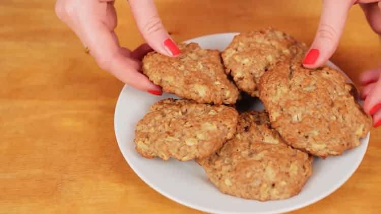 oatmeal cookies na may handa na mansanas