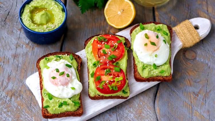 Subukang gumawa ng avocado pasta para sa mga sandwich