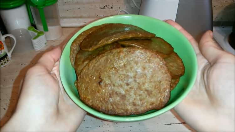 simpleng recipe ng atay para sa mga pancake ng atay ng baka na handa