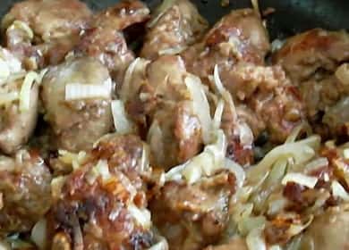 Pritong atay ng manok na may sibuyas na hakbang-hakbang na recipe na may larawan