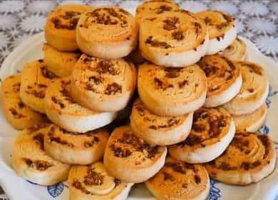 Mga cookies sa yolks ayon sa isang hakbang-hakbang na recipe na may larawan