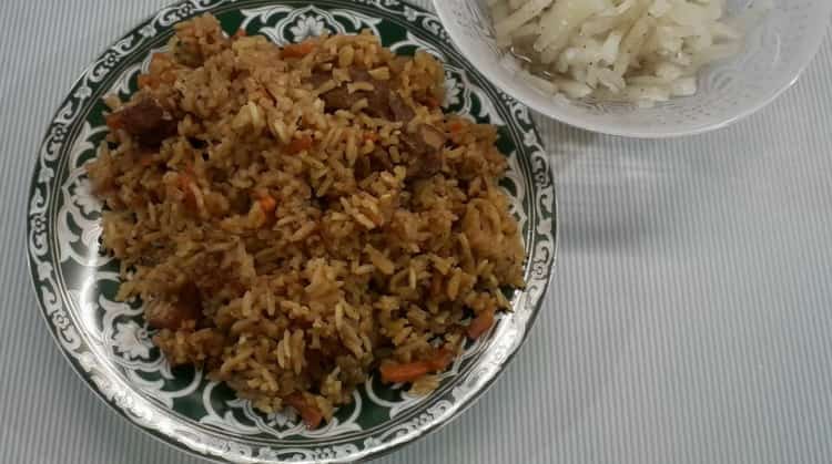 Upang ihanda ang pilaf ng baboy ayon sa isang simpleng recipe na may larawan, ihanda ang lahat ng kailangan mo