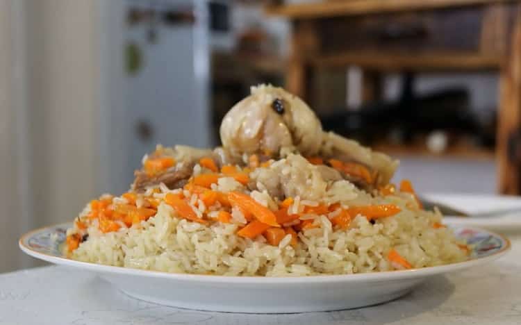 Pork pilaf sa isang kawali ayon sa isang hakbang-hakbang na recipe na may larawan