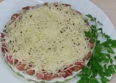 Puff salad na may abukado at salmon - isang madali at malusog na recipe nang walang mayonesa