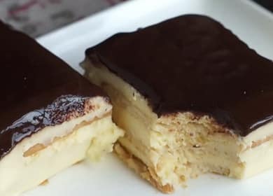 Ang cake mula sa mga cookies na may condensed milk nang walang pagluluto ayon sa isang hakbang-hakbang na recipe na may larawan