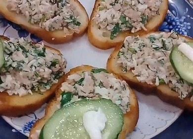 Naghahanda kami ng masarap na mga sandwich na may atay ng bakal ayon sa isang sunud-sunod na recipe na may isang larawan.