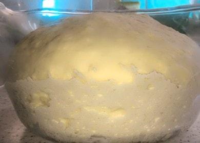 Naghahanda kami ng isang mahusay na kuwarta para sa khachapuri ayon sa isang hakbang-hakbang na recipe na may isang larawan.