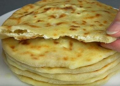 Masarap Khachapuri na may keso ng Adyghe