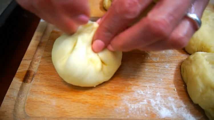 Bumuo ng mga buns upang makagawa ng mga apple booth