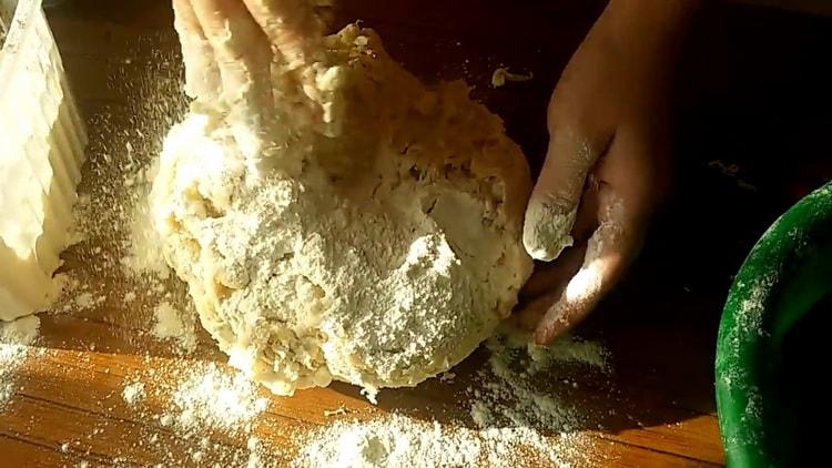 Mabilis na lebadura ng pastry kuwarta para sa mga pie: hakbang-hakbang na recipe na may larawan