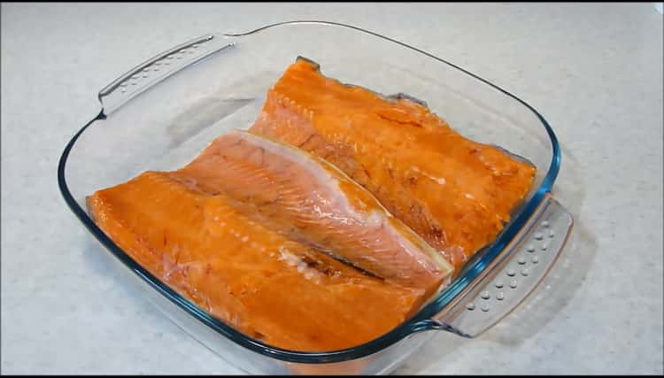 Ilagay ang kulay rosas na salmon