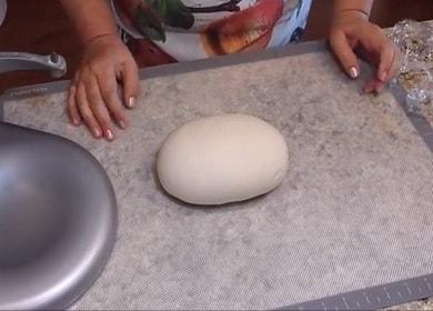 Ang pinakuluang choux pastry para sa mga pasties ayon sa isang hakbang-hakbang na recipe na may larawan