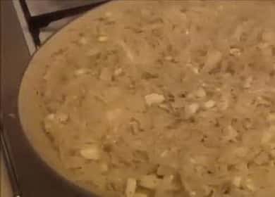 Pagdikit para sa mga sariwang pie ng repolyo: hakbang-hakbang na recipe na may larawan