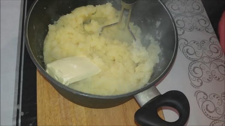 Magdagdag ng mantikilya upang gumawa ng patty patatas