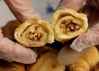 Bagels mula sa puff pastry ayon sa isang hakbang-hakbang na recipe na may larawan