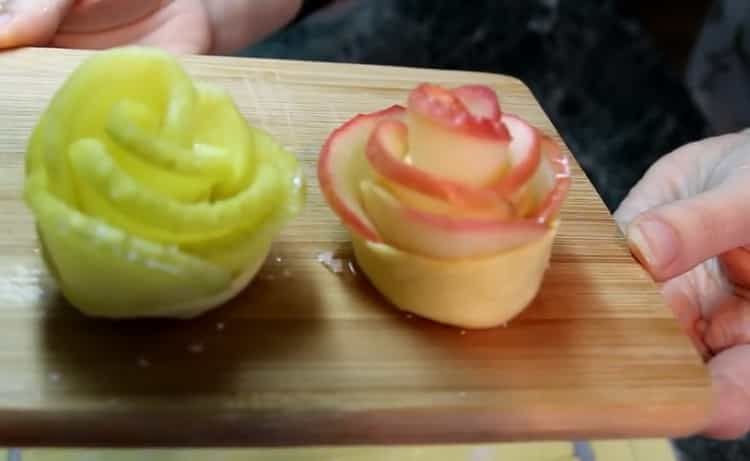 Rosette mula sa puff pastry na may mga mansanas ayon sa isang hakbang-hakbang na recipe na may isang larawan